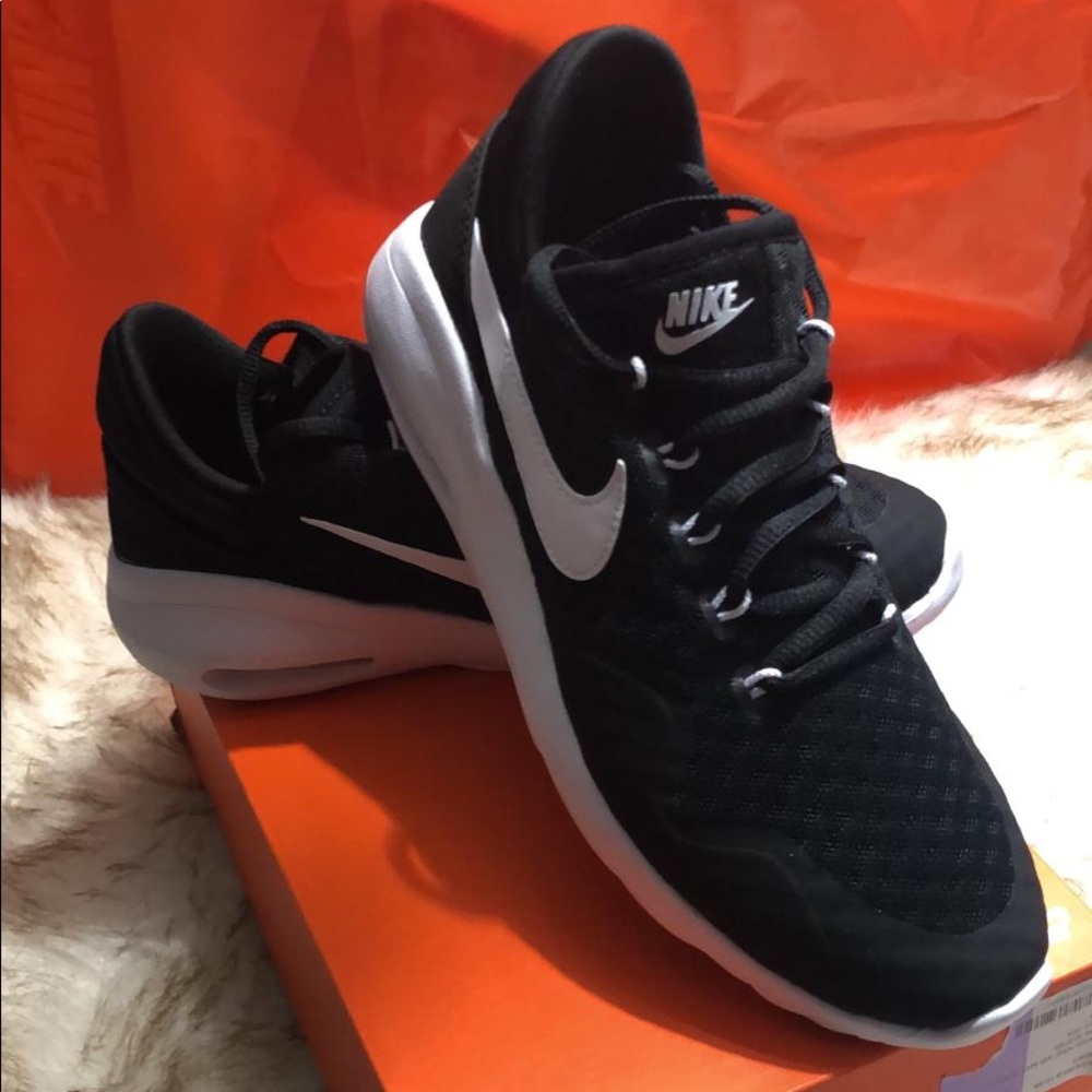 🆕 Nike Air Max Sasha New - Black/white - NIB - Picture 3 of 5